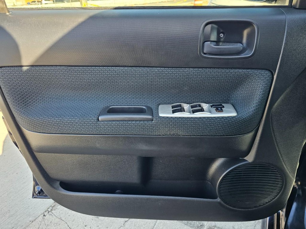 Scion xB Vehicle Full-screen Gallery Image 13