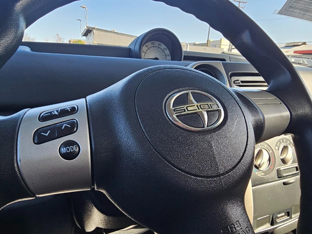 Scion xB Vehicle Full-screen Gallery Image 16