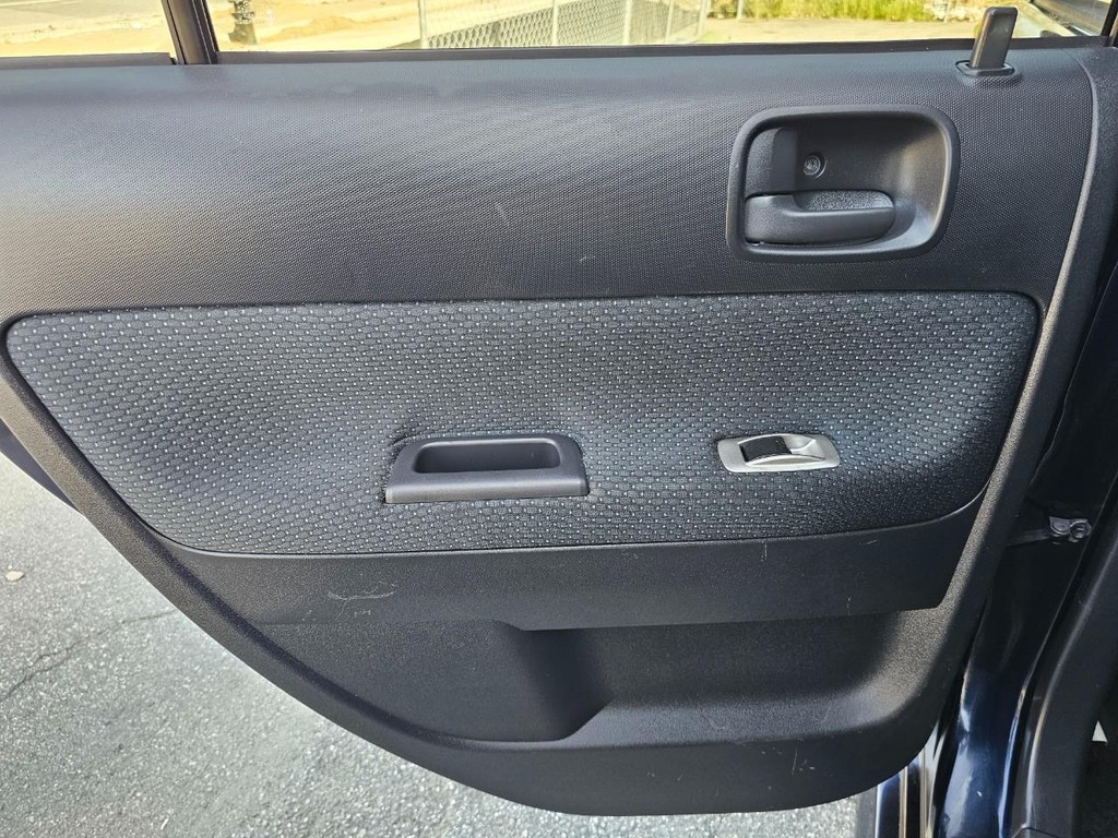 Scion xB Vehicle Full-screen Gallery Image 21