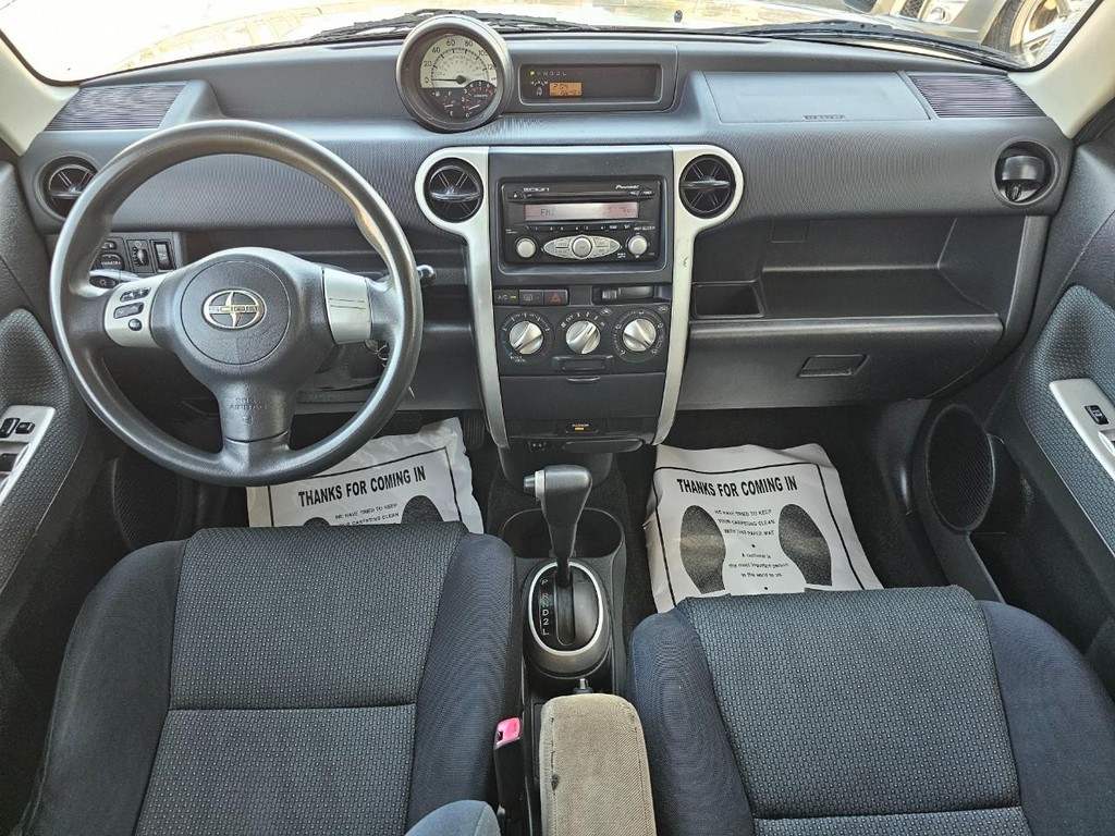 Scion xB Vehicle Full-screen Gallery Image 23