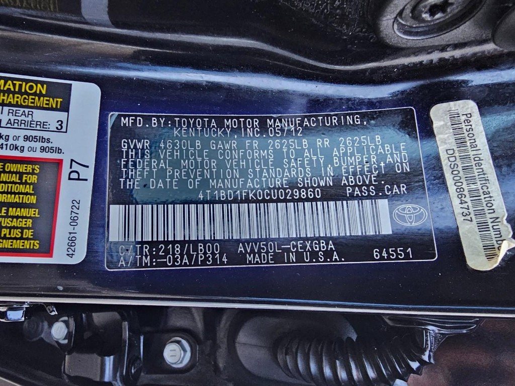 Toyota Camry Hybrid Vehicle Full-screen Gallery Image 40