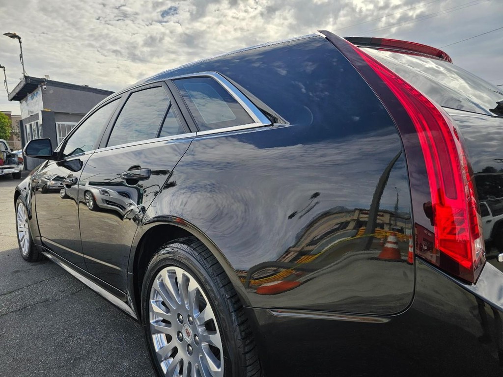 Cadillac CTS Wagon Vehicle Full-screen Gallery Image 12