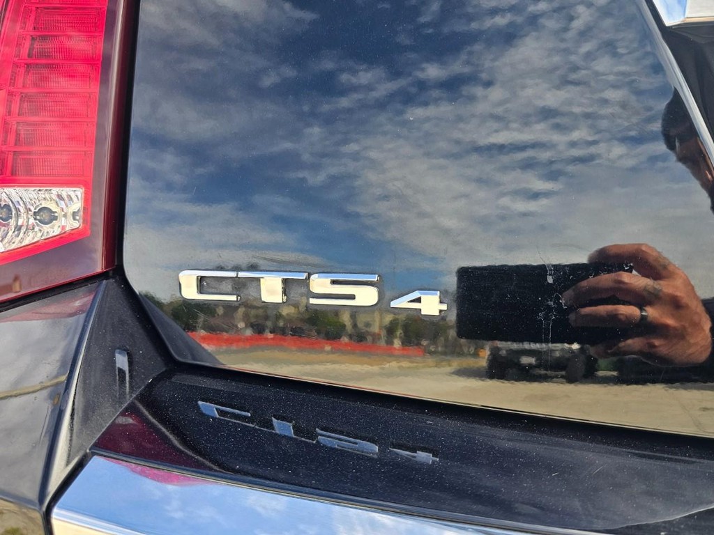 Cadillac CTS Wagon Vehicle Full-screen Gallery Image 17