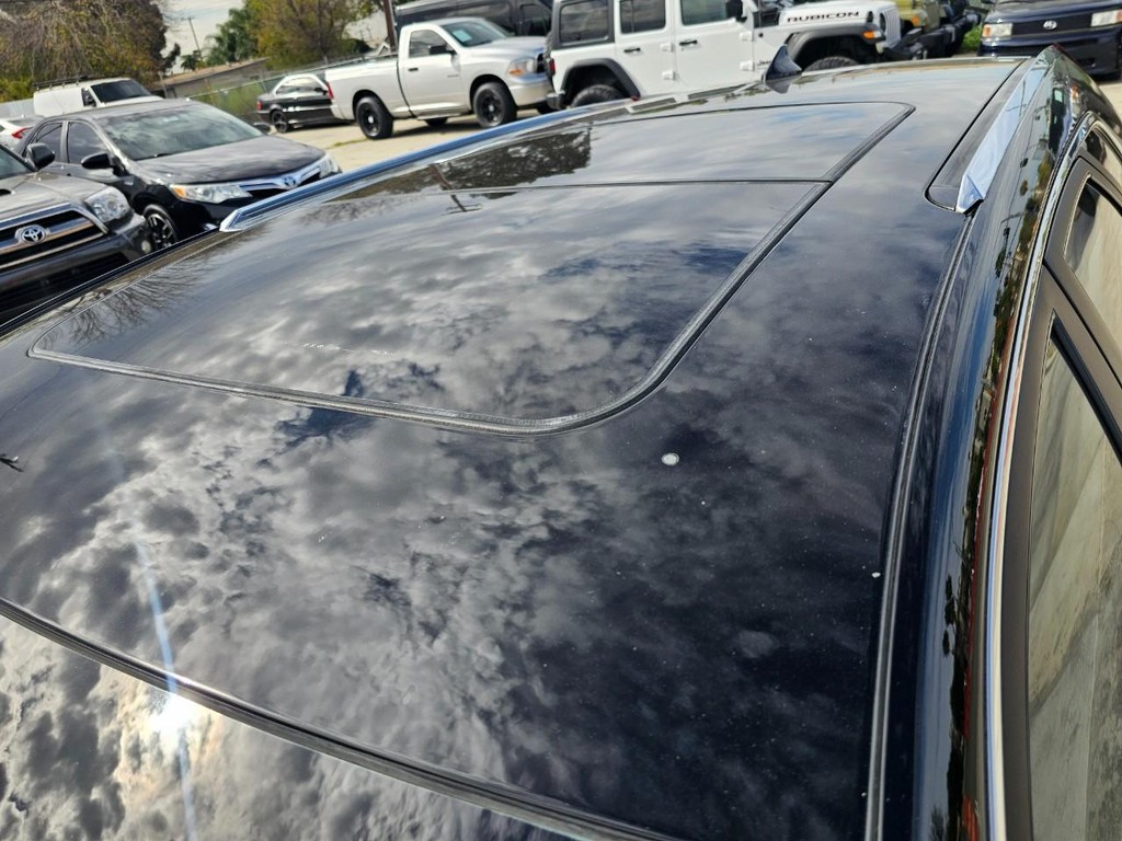 Cadillac CTS Wagon Vehicle Full-screen Gallery Image 18