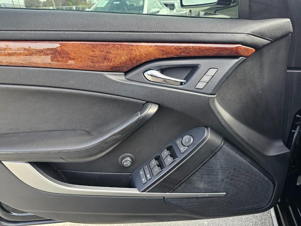 Cadillac CTS Wagon Vehicle Full-screen Gallery Image 20