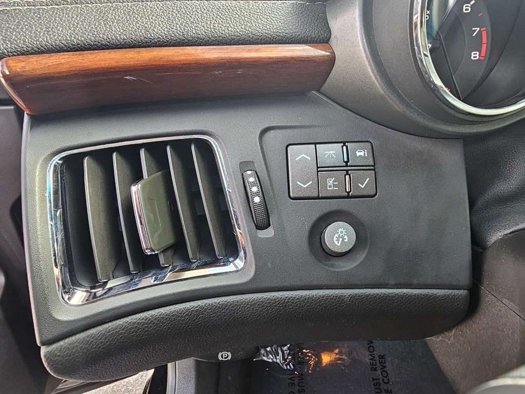 Cadillac CTS Wagon Vehicle Full-screen Gallery Image 22