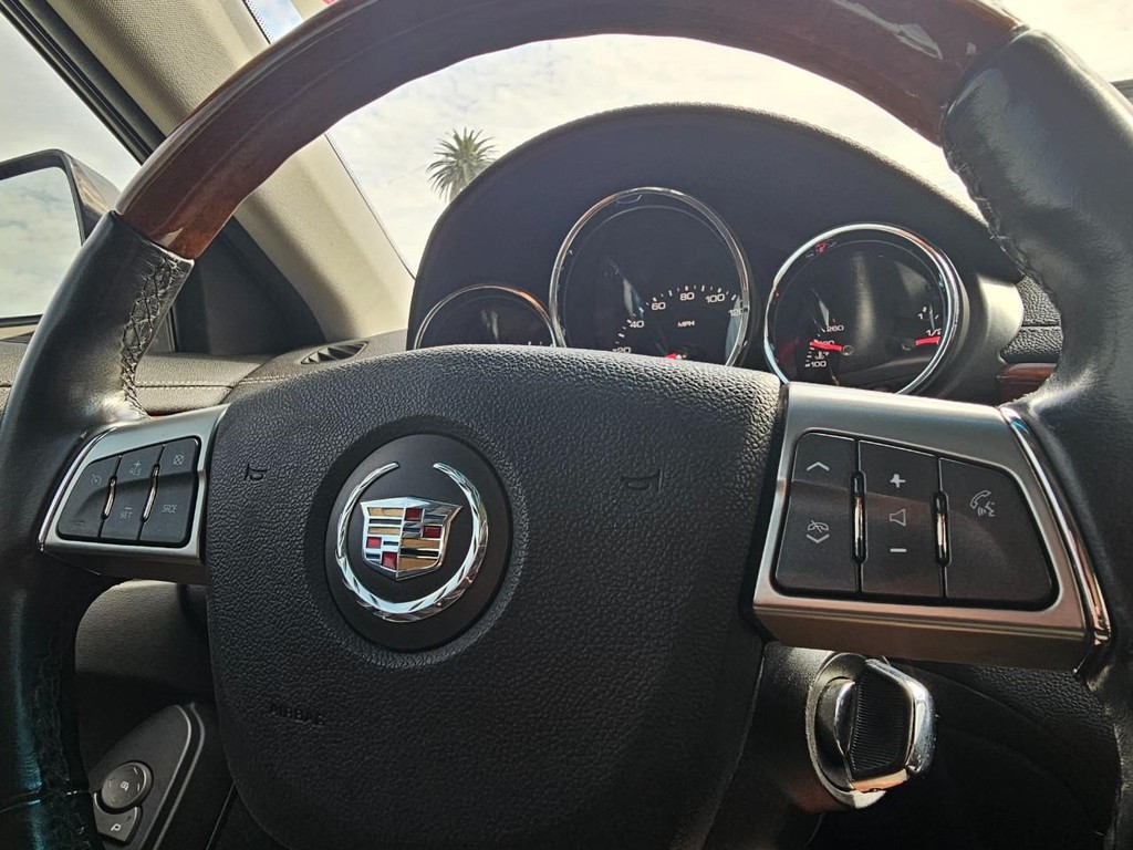 Cadillac CTS Wagon Vehicle Full-screen Gallery Image 24