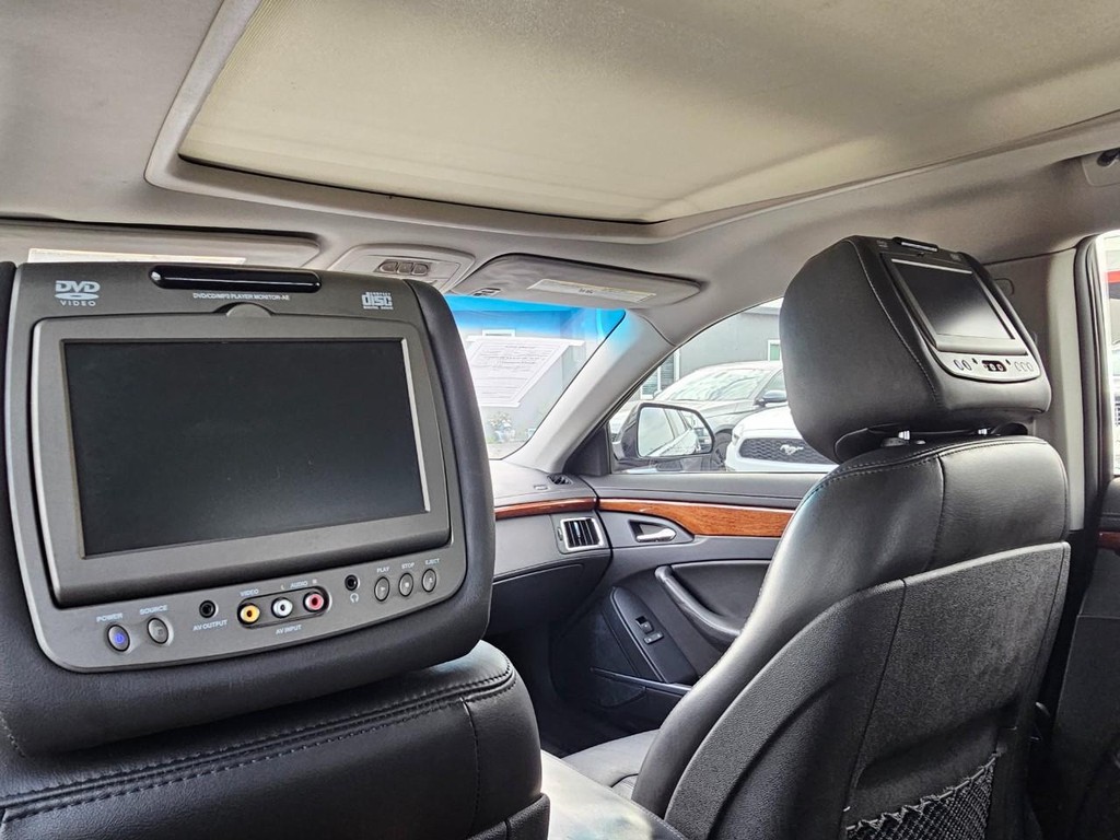 Cadillac CTS Wagon Vehicle Full-screen Gallery Image 31