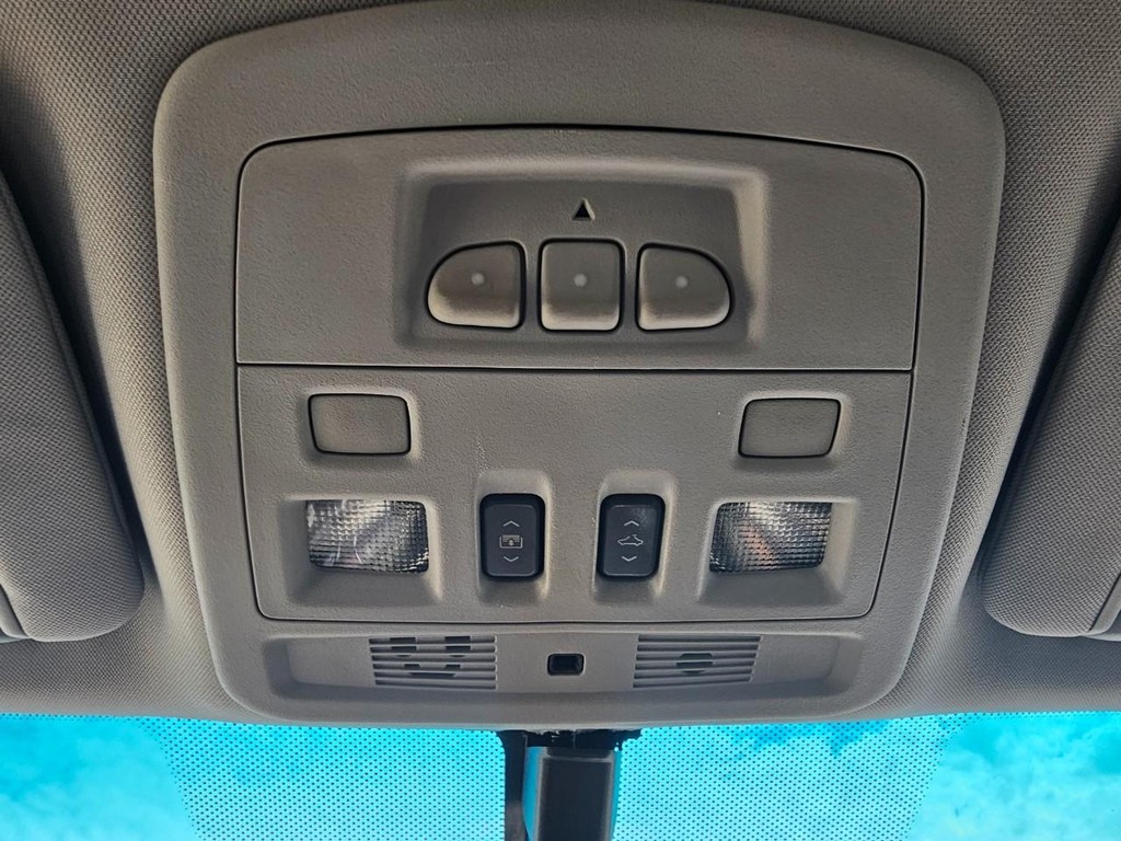 Cadillac CTS Wagon Vehicle Full-screen Gallery Image 37