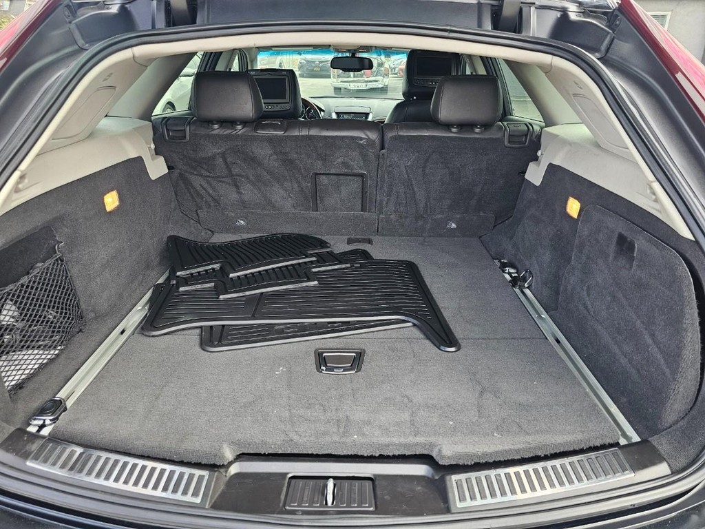 Cadillac CTS Wagon Vehicle Full-screen Gallery Image 40