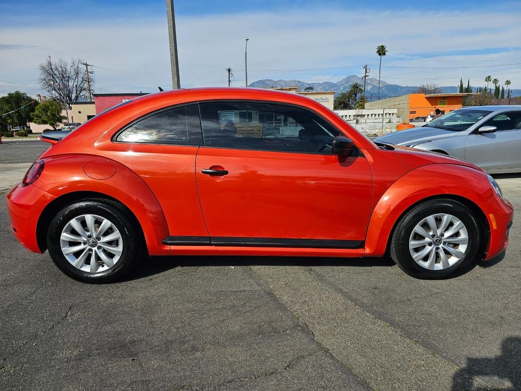 Volkswagen Beetle Vehicle Full-screen Gallery Image 7
