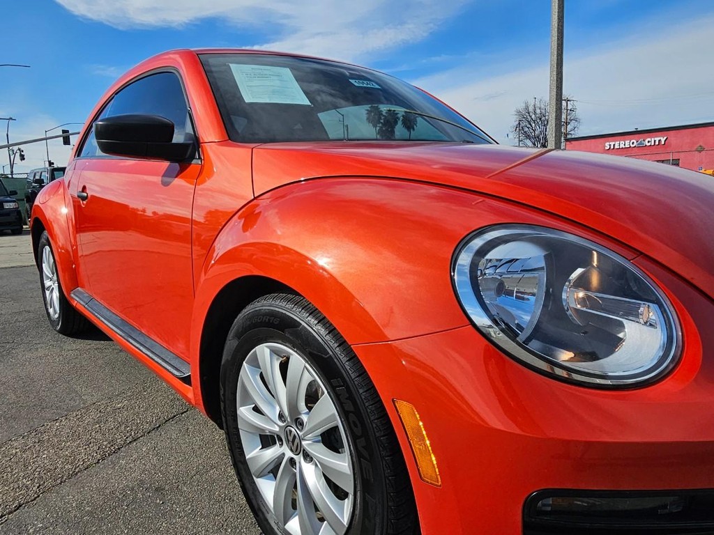 Volkswagen Beetle Vehicle Full-screen Gallery Image 10