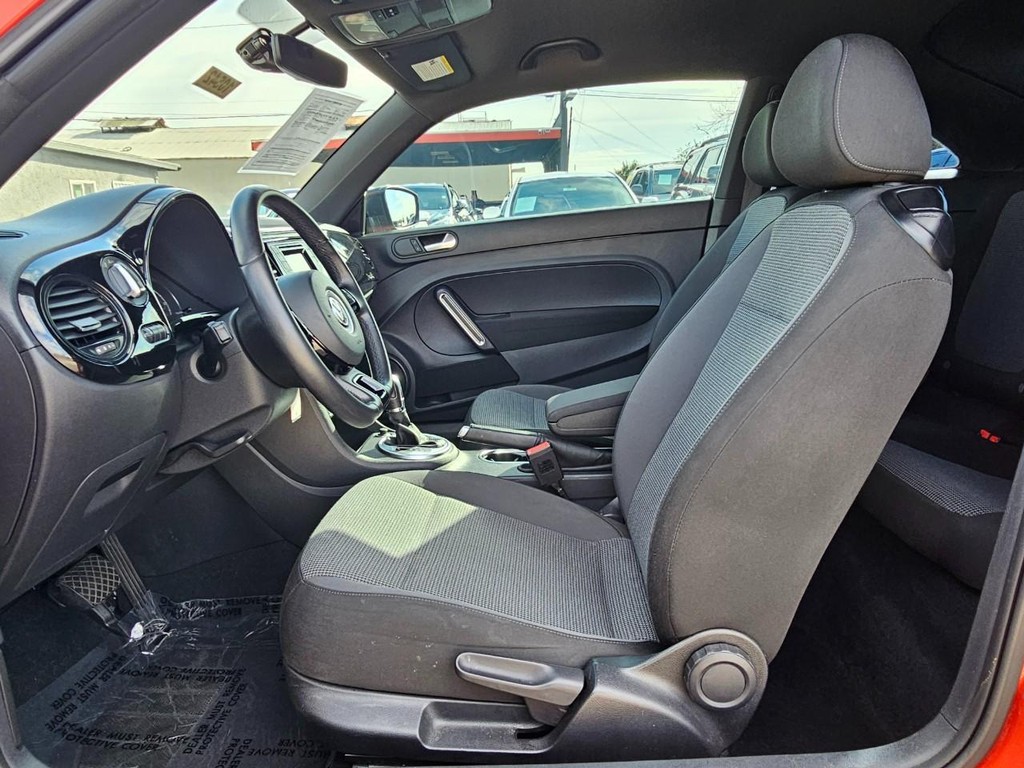 Volkswagen Beetle Vehicle Full-screen Gallery Image 18