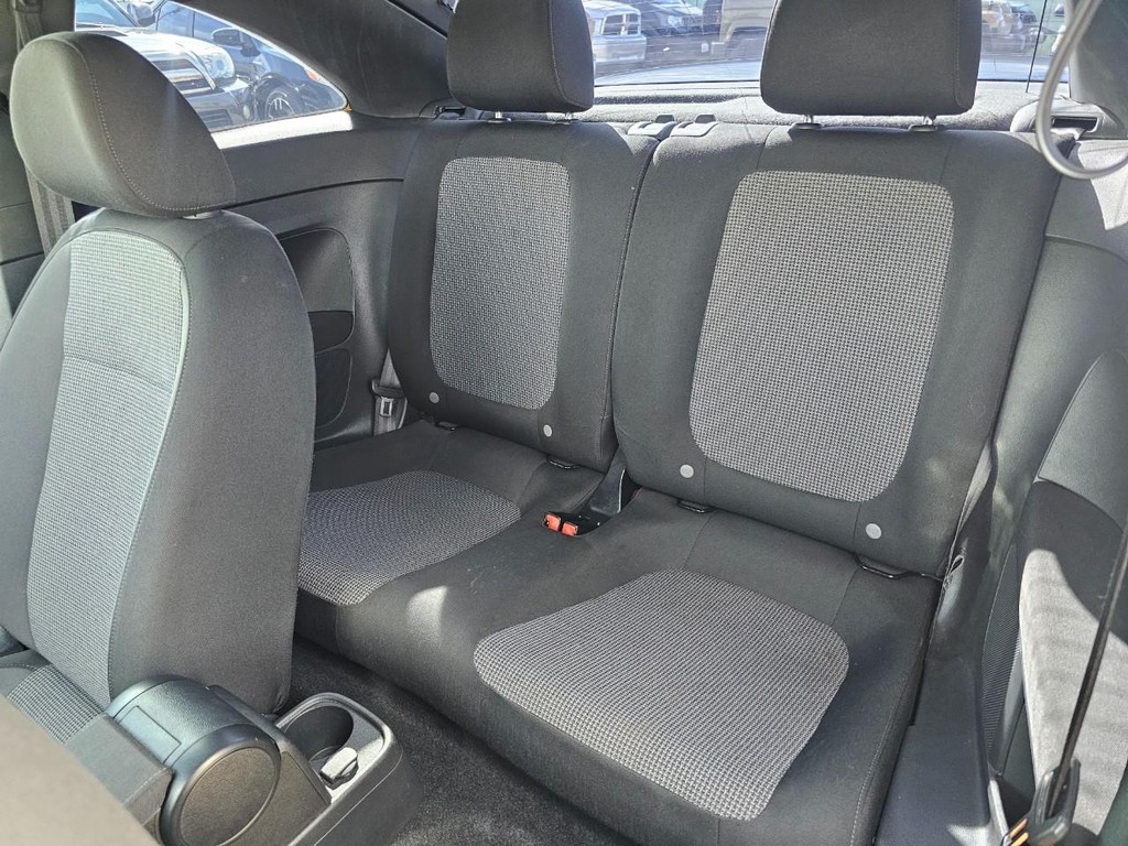 Volkswagen Beetle Vehicle Full-screen Gallery Image 26