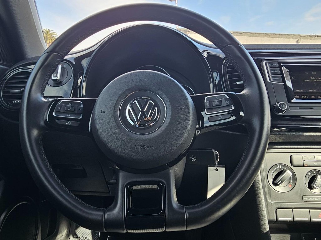 Volkswagen Beetle Vehicle Full-screen Gallery Image 29