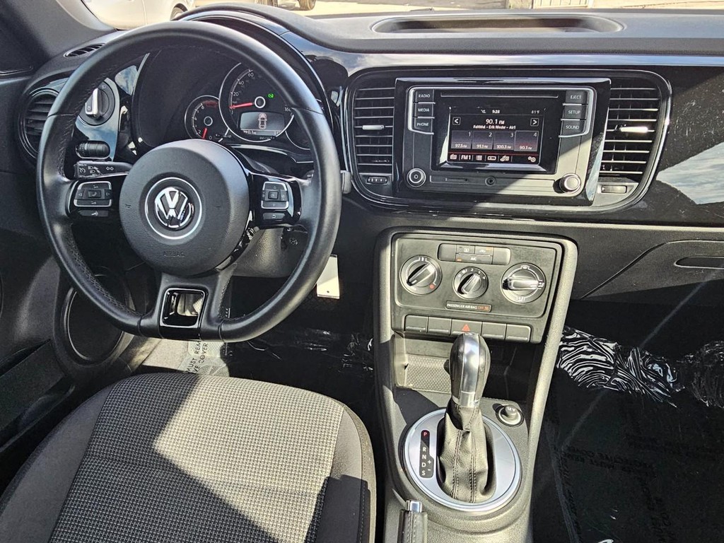 Volkswagen Beetle Vehicle Full-screen Gallery Image 30