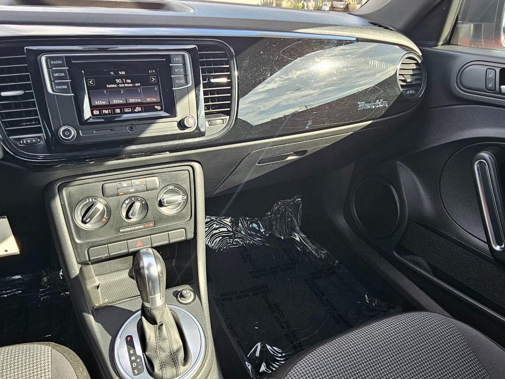 Volkswagen Beetle Vehicle Full-screen Gallery Image 31