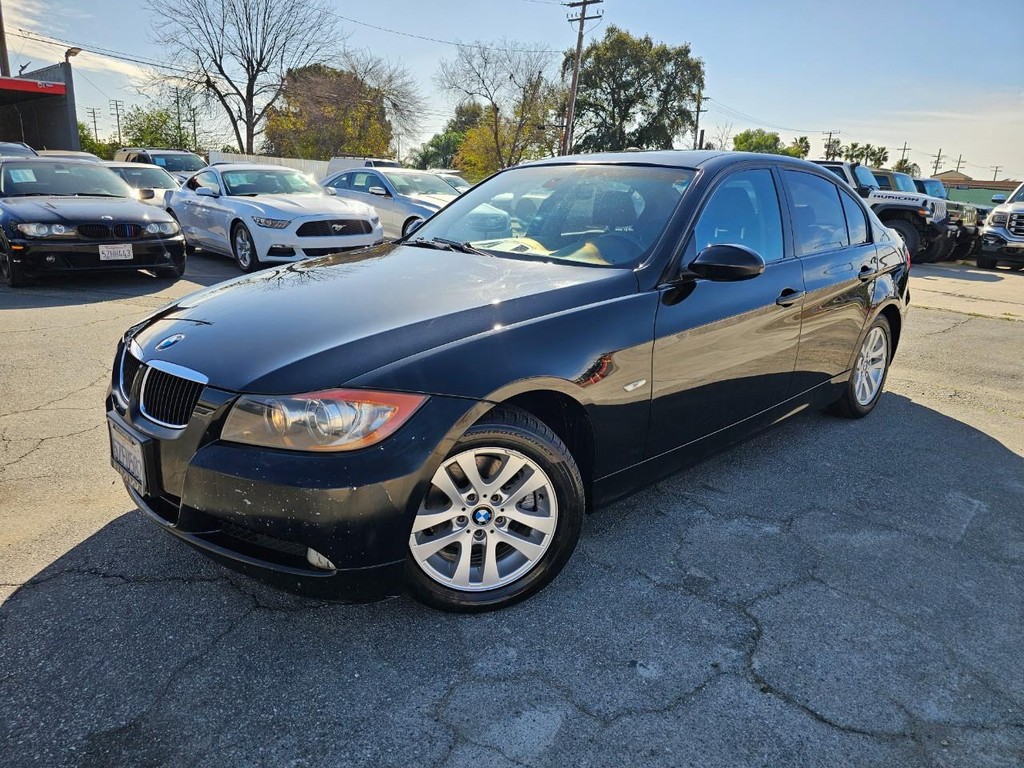 BMW 3 Series Vehicle Full-screen Gallery Image 02