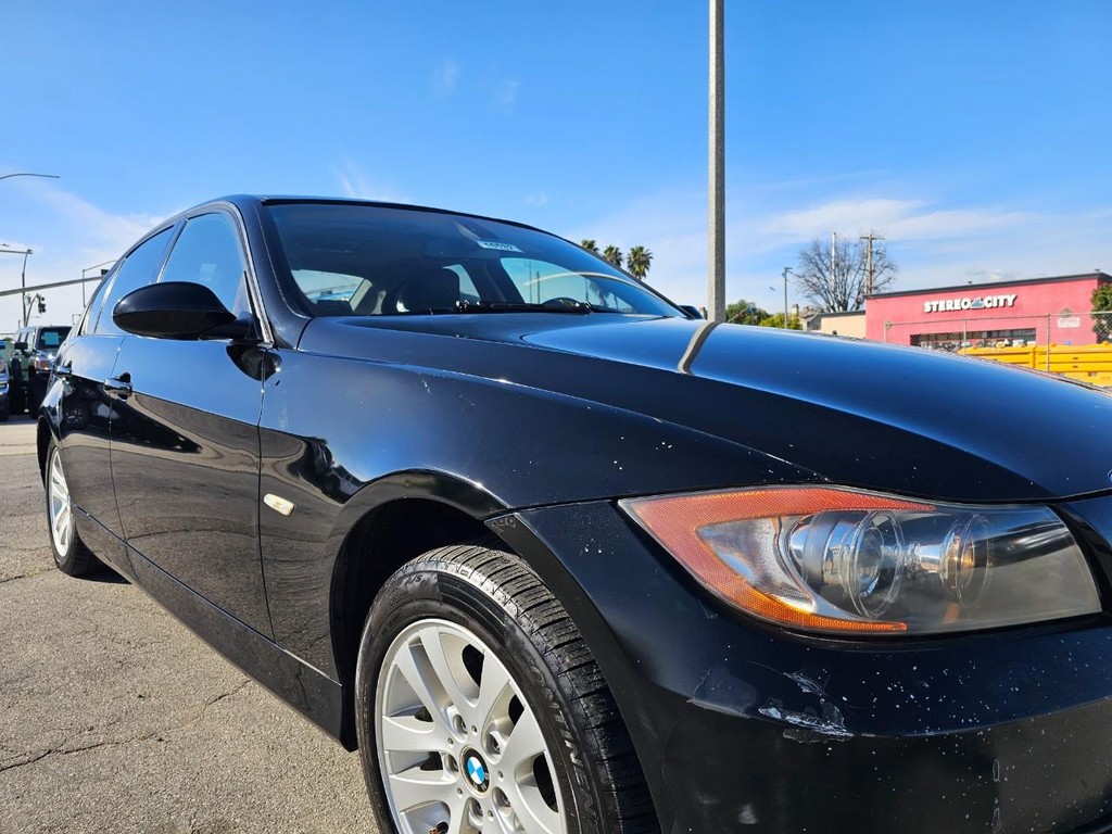 BMW 3 Series Vehicle Full-screen Gallery Image 10