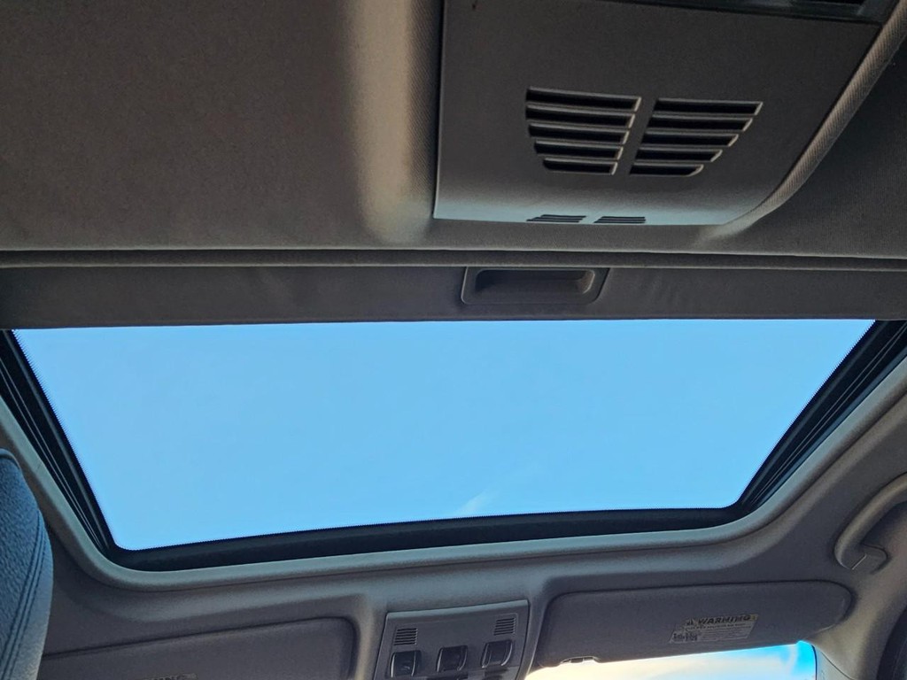 BMW 3 Series Vehicle Full-screen Gallery Image 33