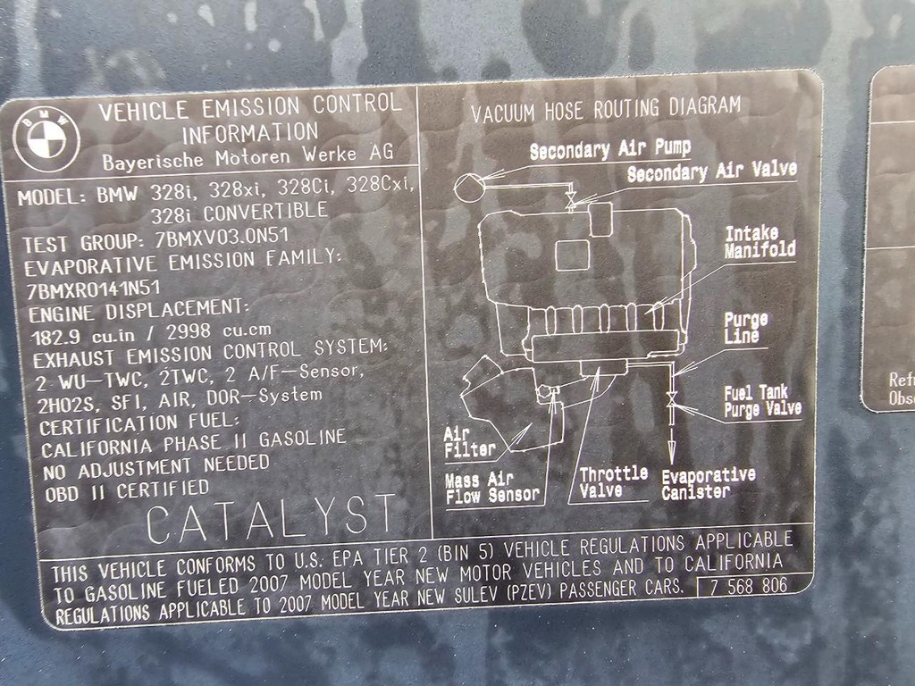 BMW 3 Series Vehicle Full-screen Gallery Image 37