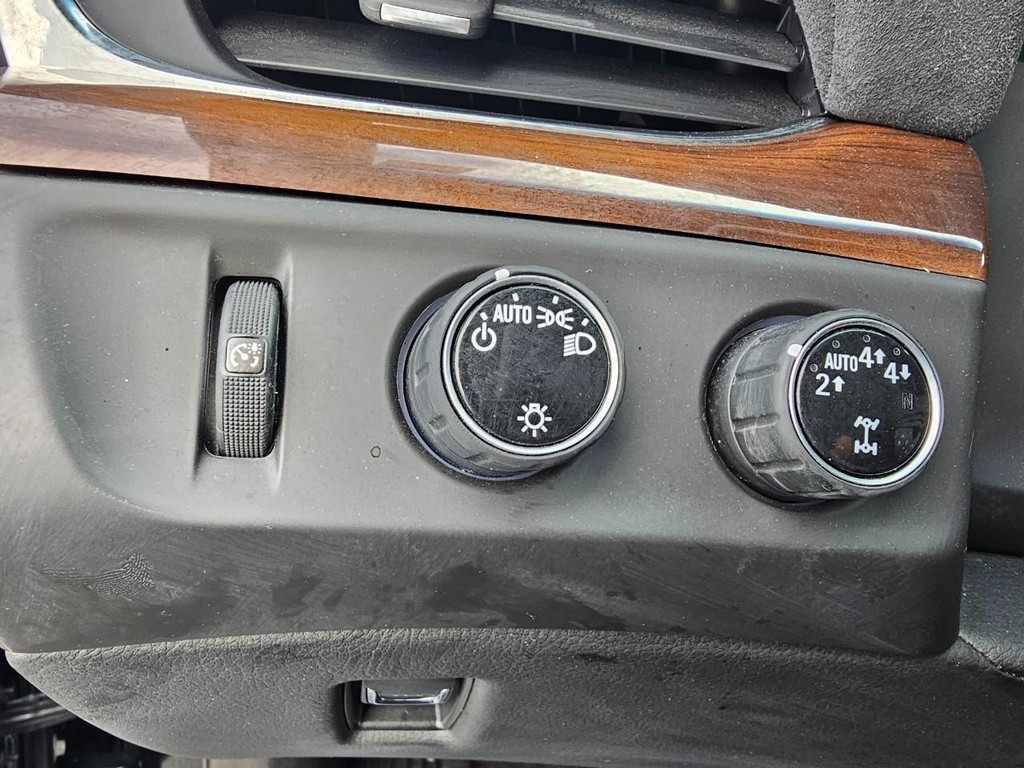 Cadillac Escalade ESV Vehicle Full-screen Gallery Image 20