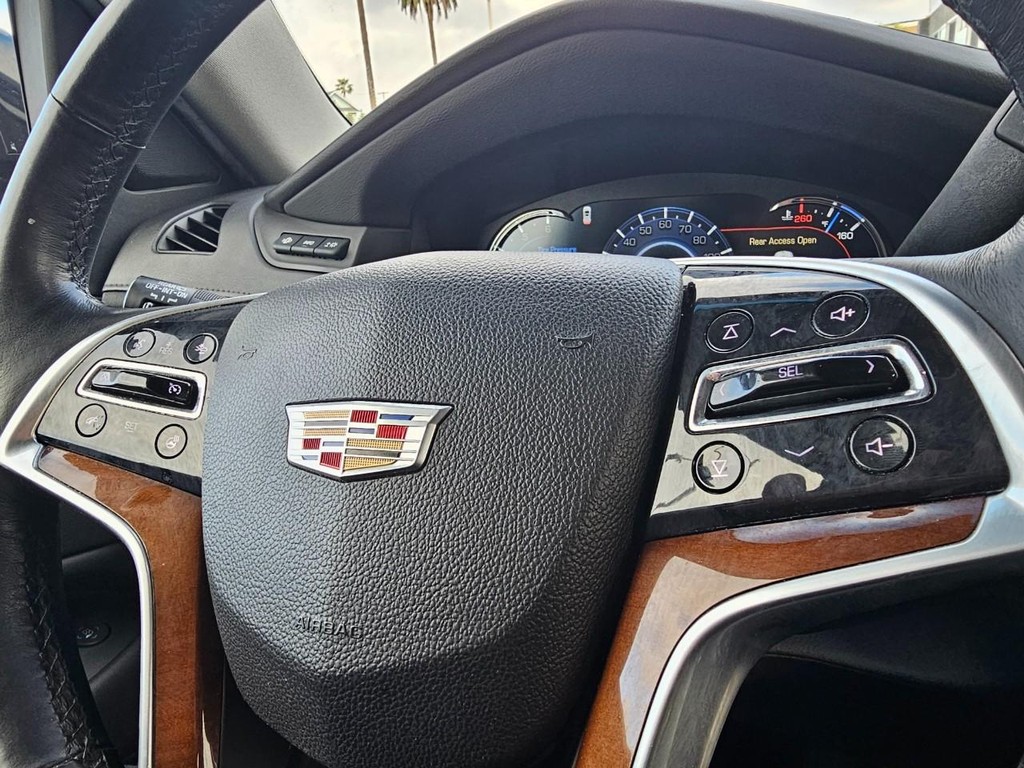 Cadillac Escalade ESV Vehicle Full-screen Gallery Image 22