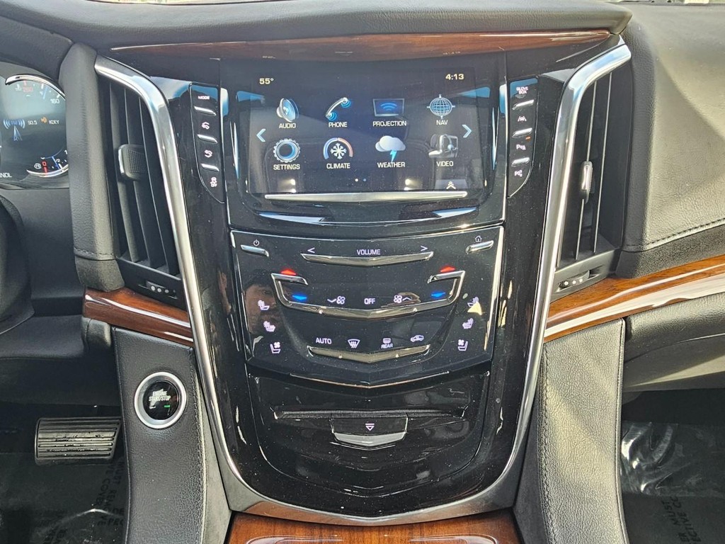 Cadillac Escalade ESV Vehicle Full-screen Gallery Image 24