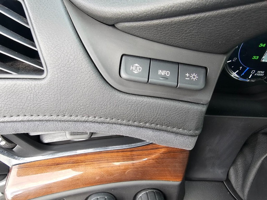 Cadillac Escalade ESV Vehicle Full-screen Gallery Image 26