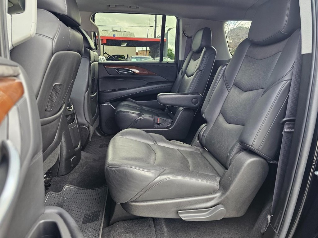 Cadillac Escalade ESV Vehicle Full-screen Gallery Image 28