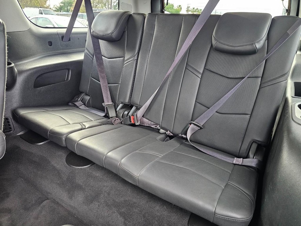 Cadillac Escalade ESV Vehicle Full-screen Gallery Image 29