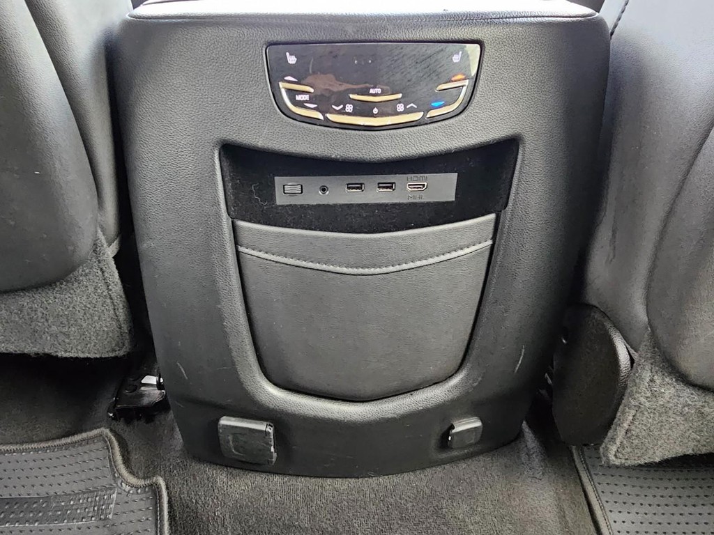 Cadillac Escalade ESV Vehicle Full-screen Gallery Image 30