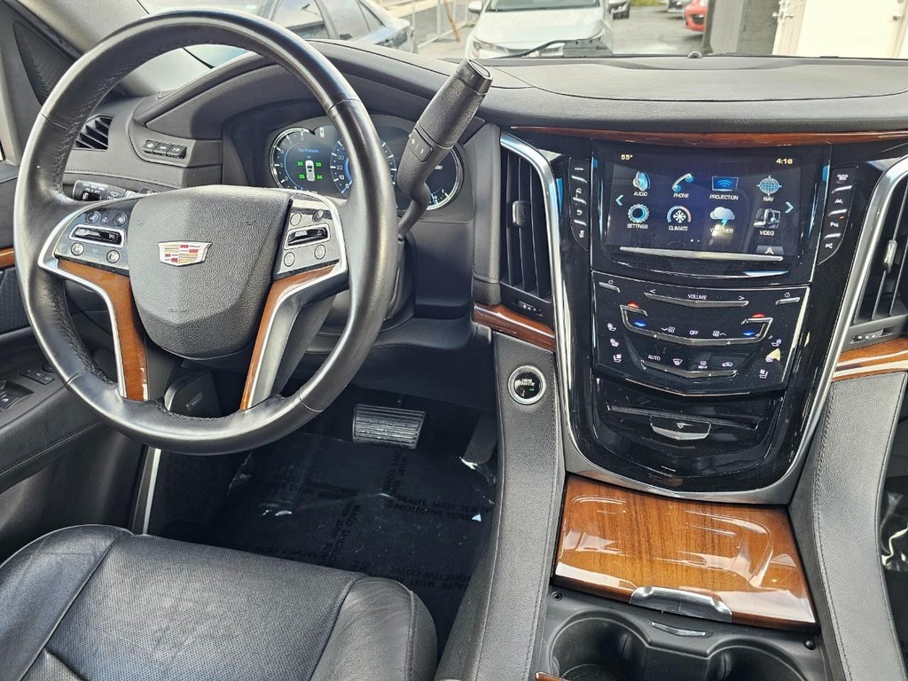 Cadillac Escalade ESV Vehicle Full-screen Gallery Image 35