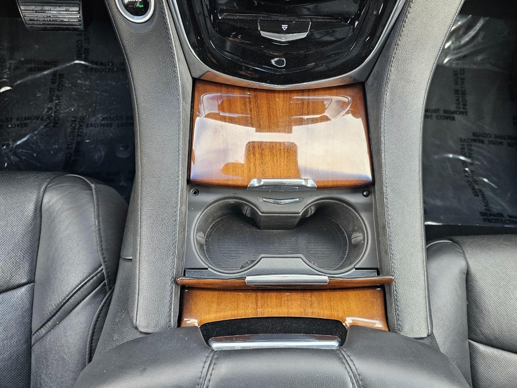 Cadillac Escalade ESV Vehicle Full-screen Gallery Image 38