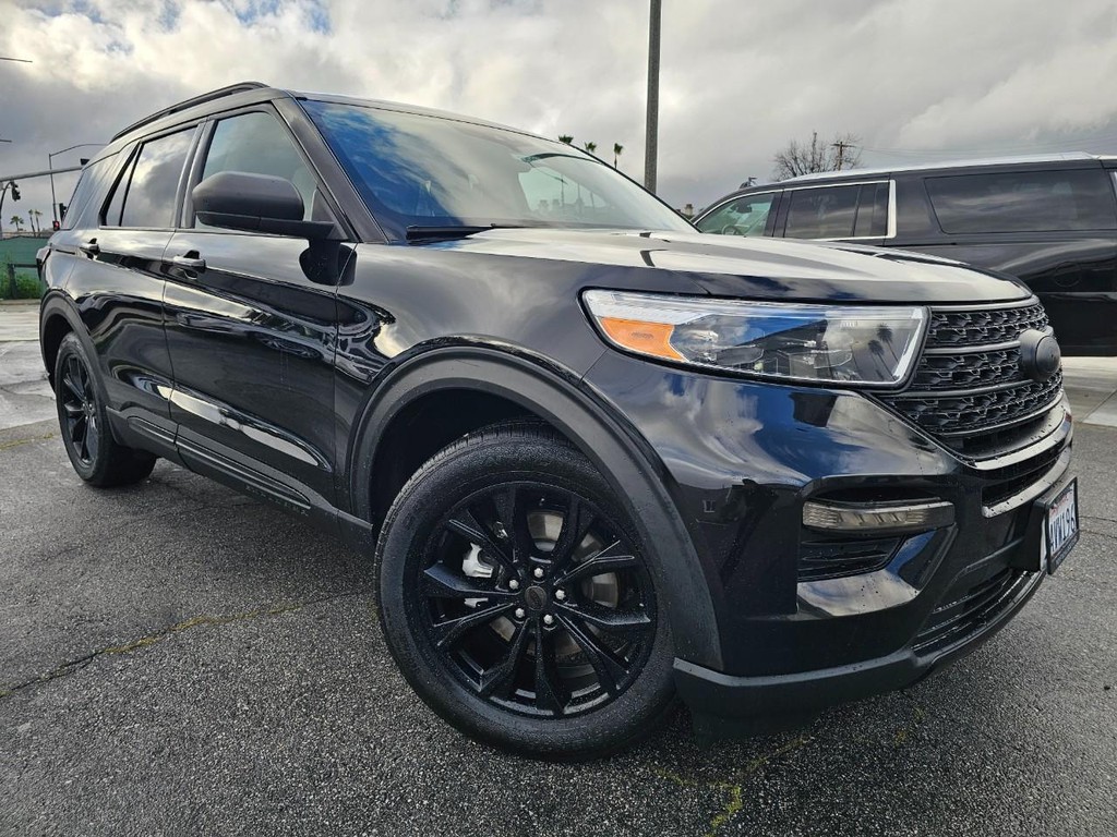 Ford Explorer Vehicle Full-screen Gallery Image 08