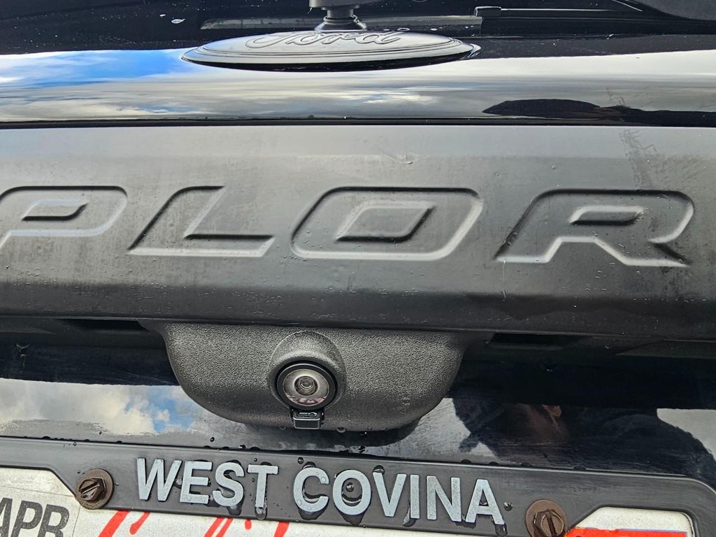 Ford Explorer Vehicle Full-screen Gallery Image 14