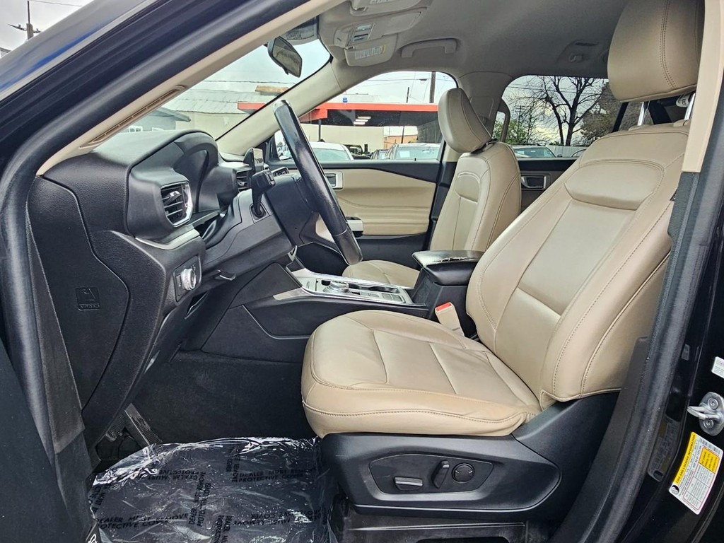 Ford Explorer Vehicle Full-screen Gallery Image 16