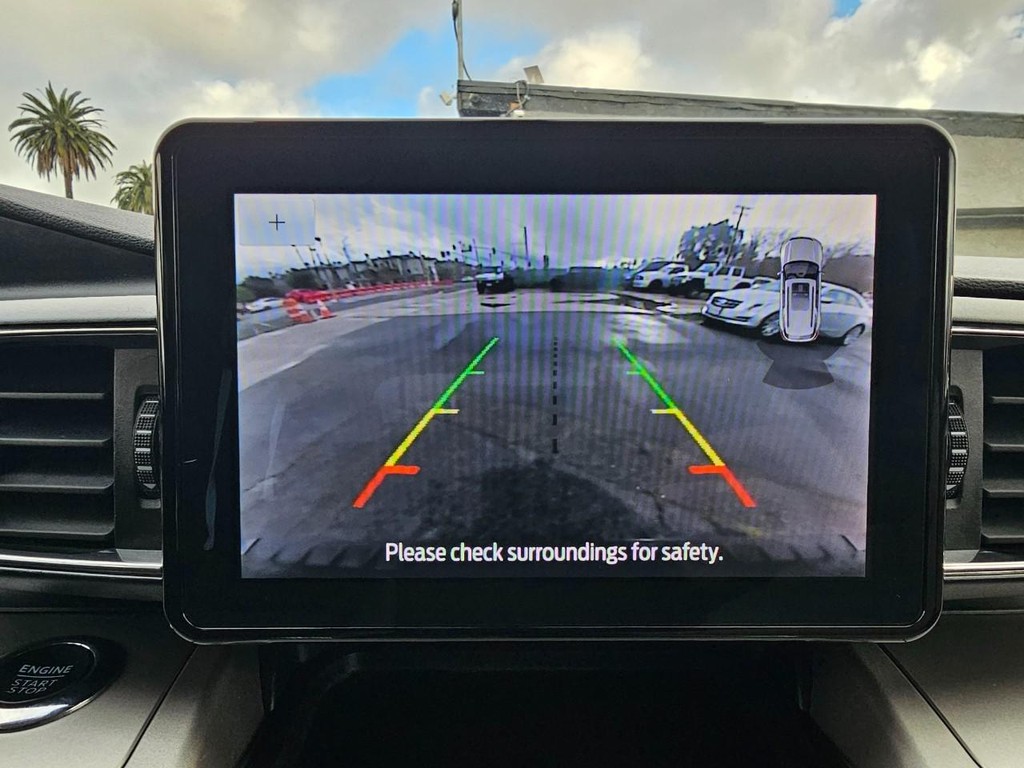 Ford Explorer Vehicle Full-screen Gallery Image 22