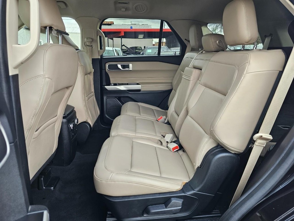 Ford Explorer Vehicle Full-screen Gallery Image 25