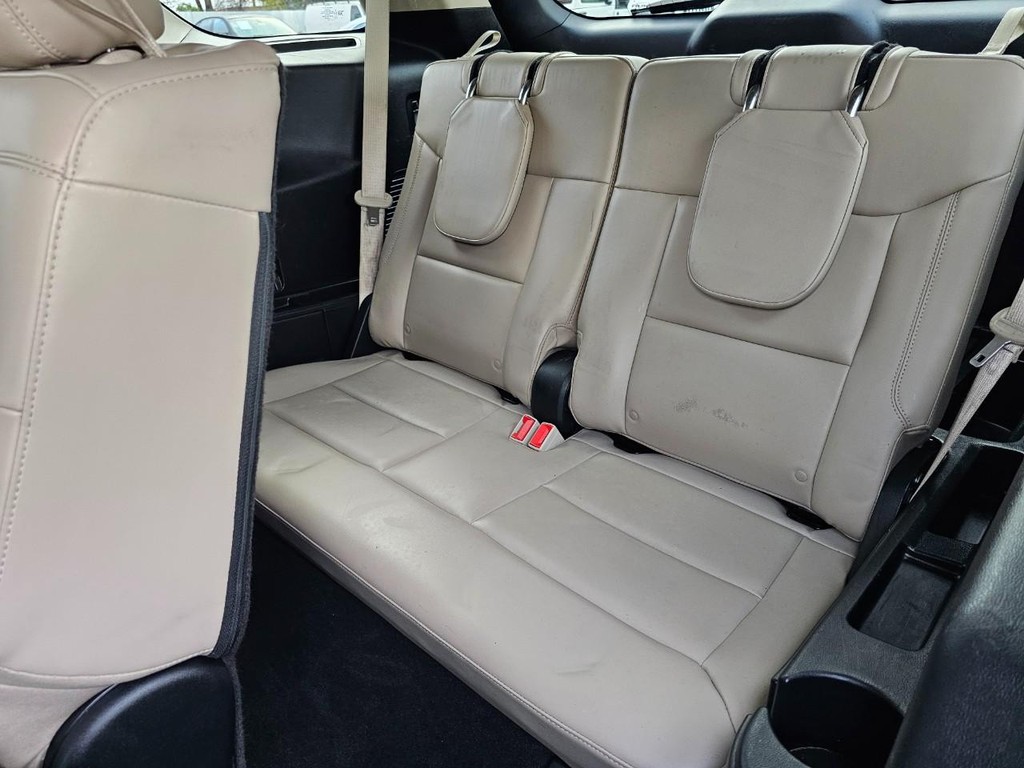 Ford Explorer Vehicle Full-screen Gallery Image 26