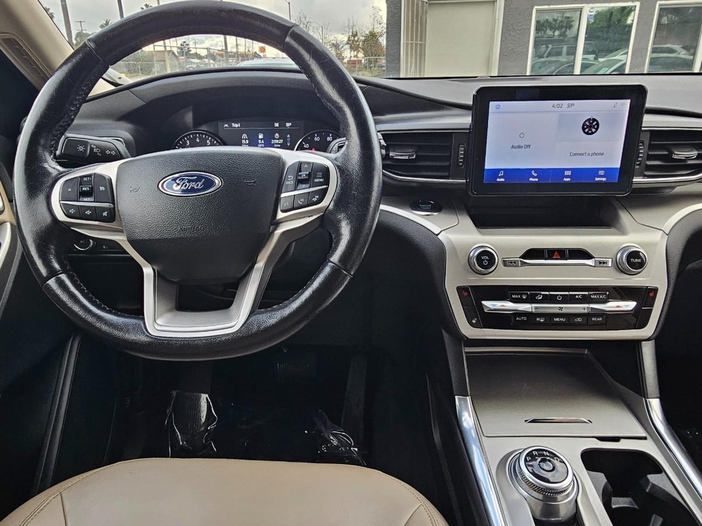 Ford Explorer Vehicle Full-screen Gallery Image 29