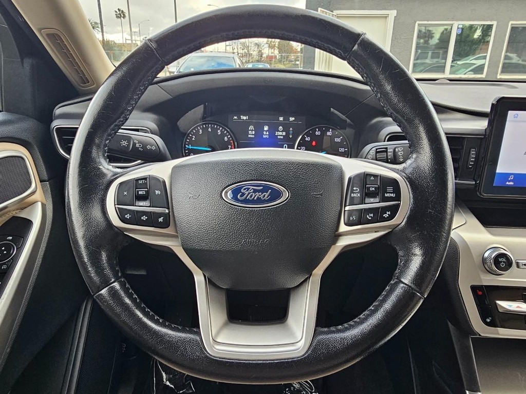 Ford Explorer Vehicle Full-screen Gallery Image 30