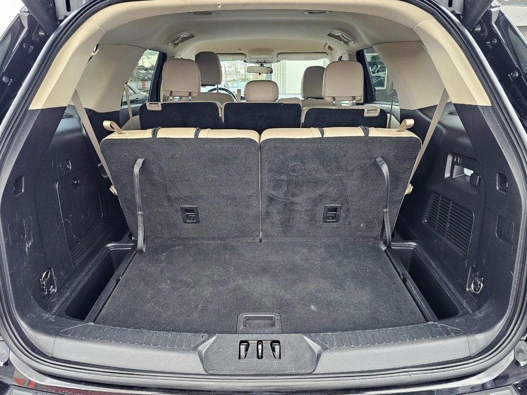 Ford Explorer Vehicle Full-screen Gallery Image 35