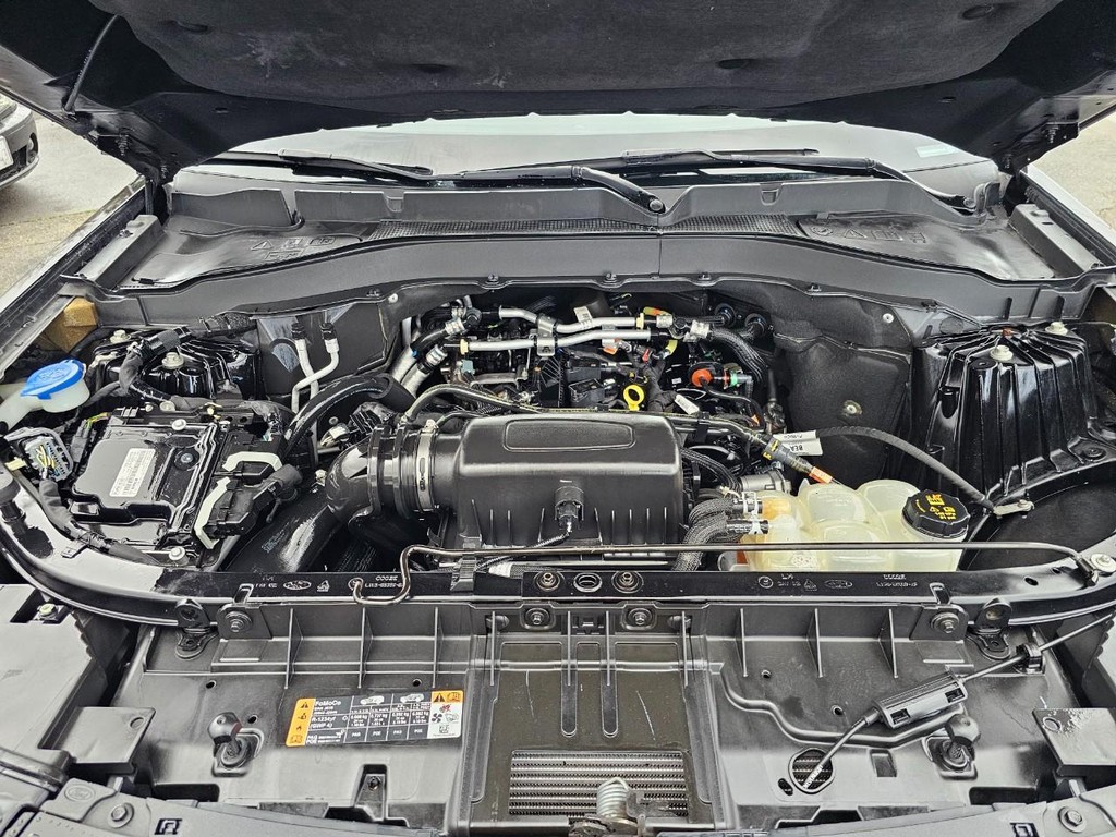 Ford Explorer Vehicle Full-screen Gallery Image 36