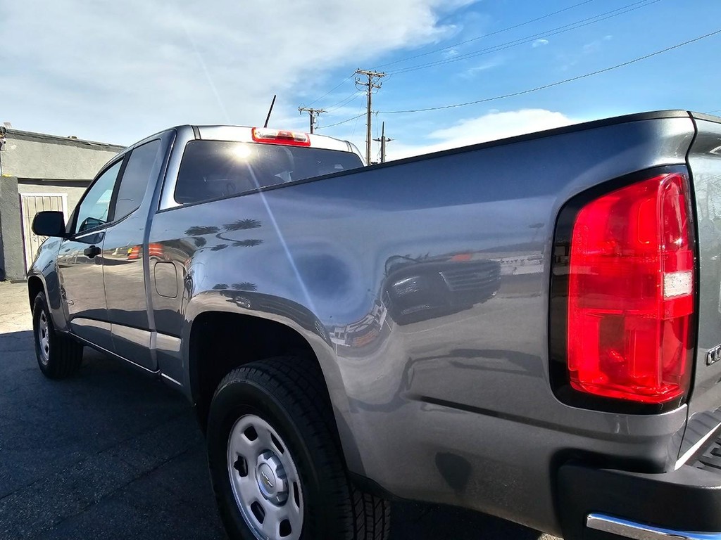 Chevrolet Colorado Vehicle Full-screen Gallery Image 12