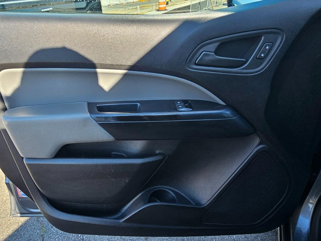 Chevrolet Colorado Vehicle Full-screen Gallery Image 16