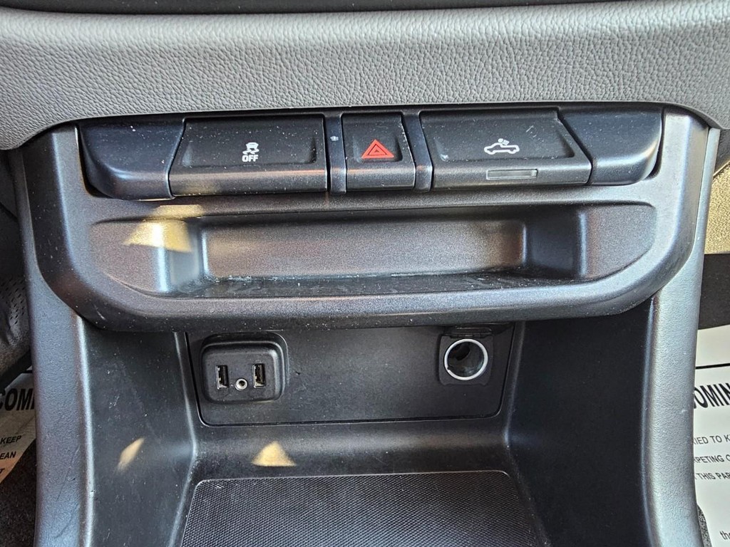 Chevrolet Colorado Vehicle Full-screen Gallery Image 24