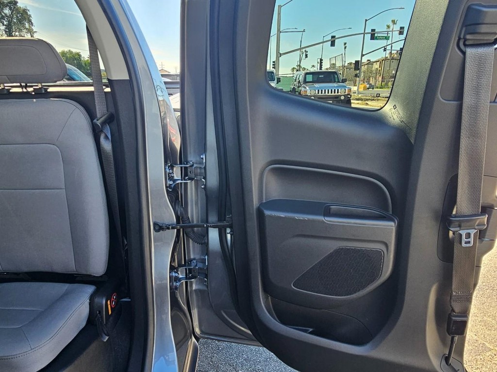 Chevrolet Colorado Vehicle Full-screen Gallery Image 34