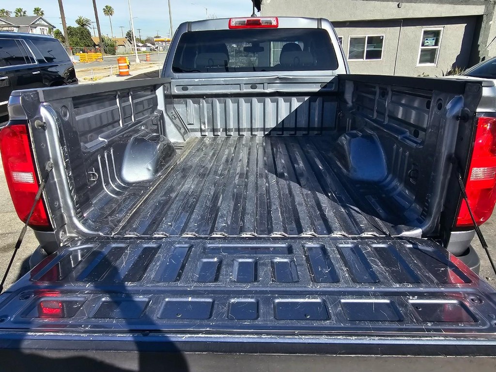 Chevrolet Colorado Vehicle Full-screen Gallery Image 36