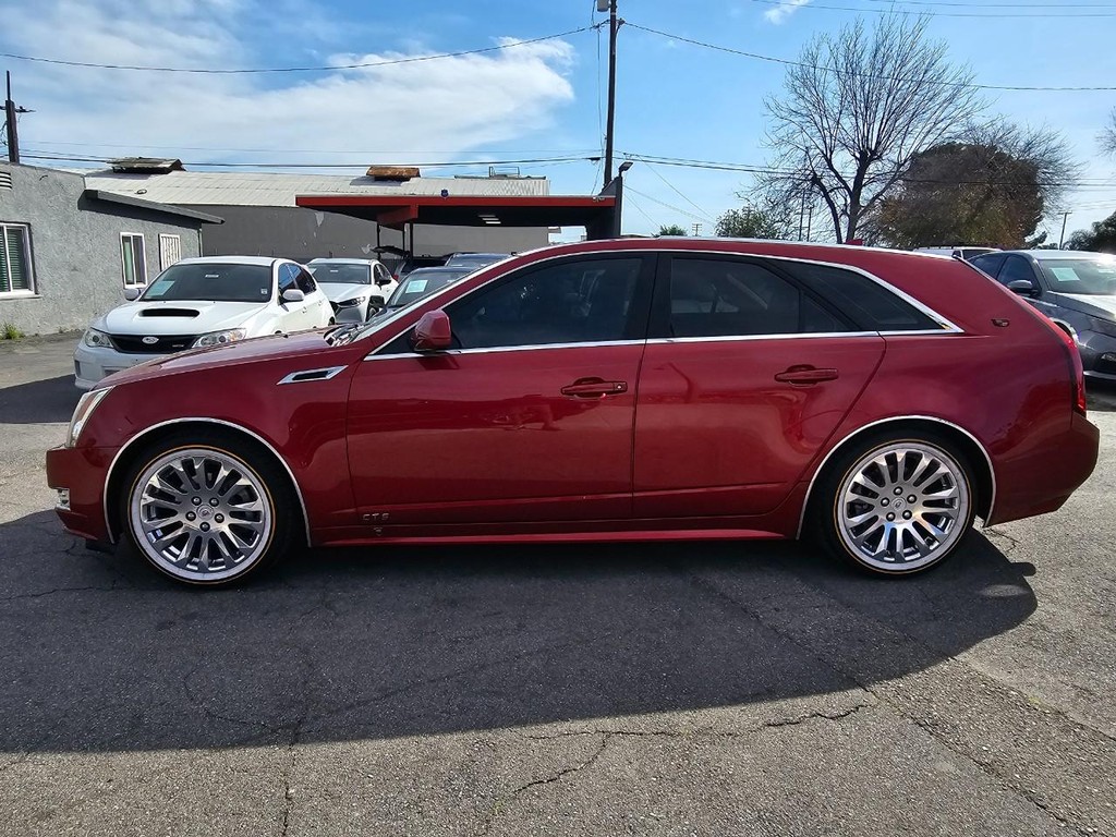 Cadillac CTS Wagon Vehicle Full-screen Gallery Image 03